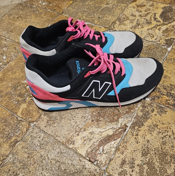 New balance shoes - Picture 1 of 1
